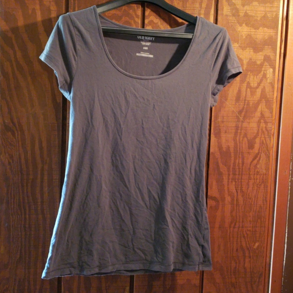 Old navy gray tshirt